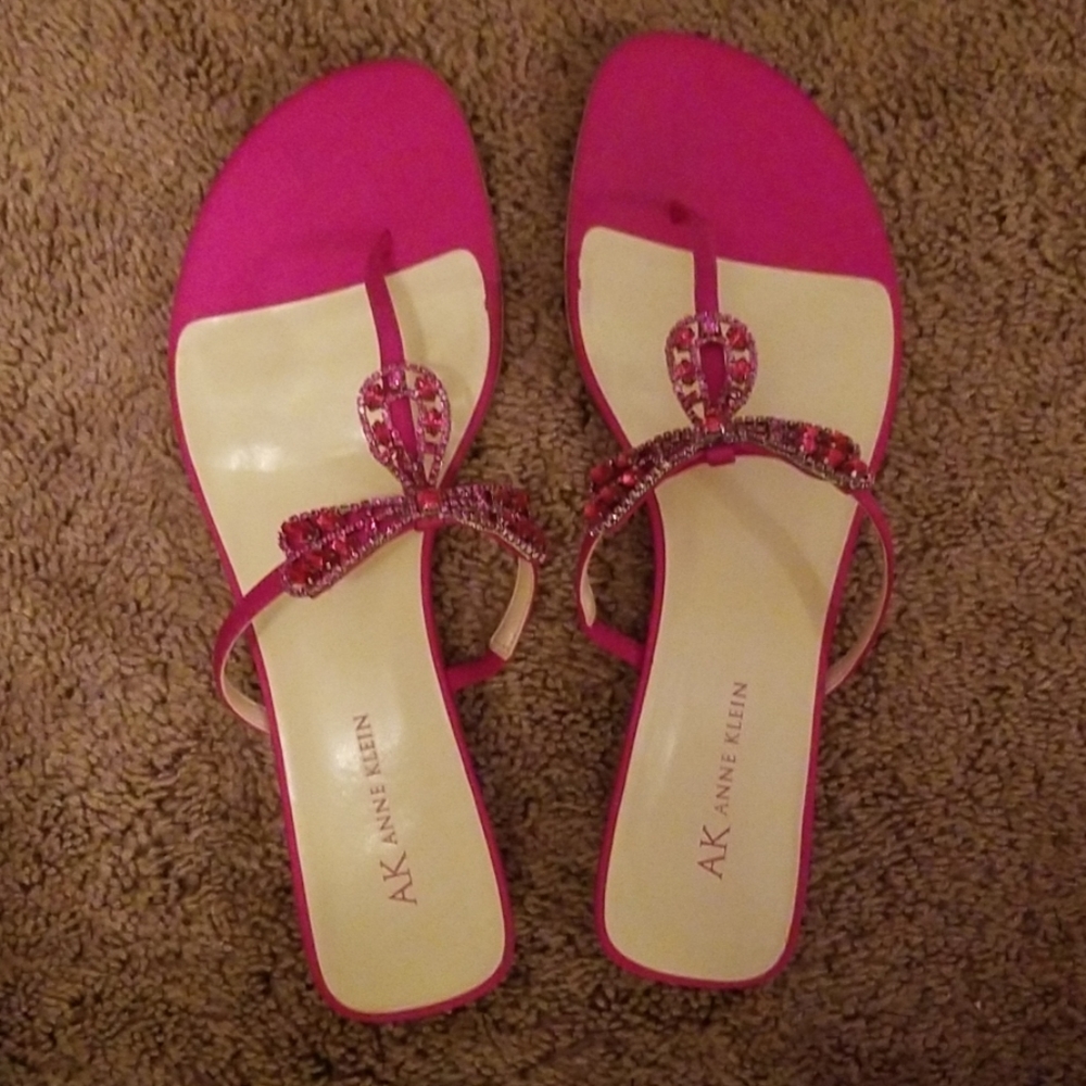Ann Klein thong style slip ons